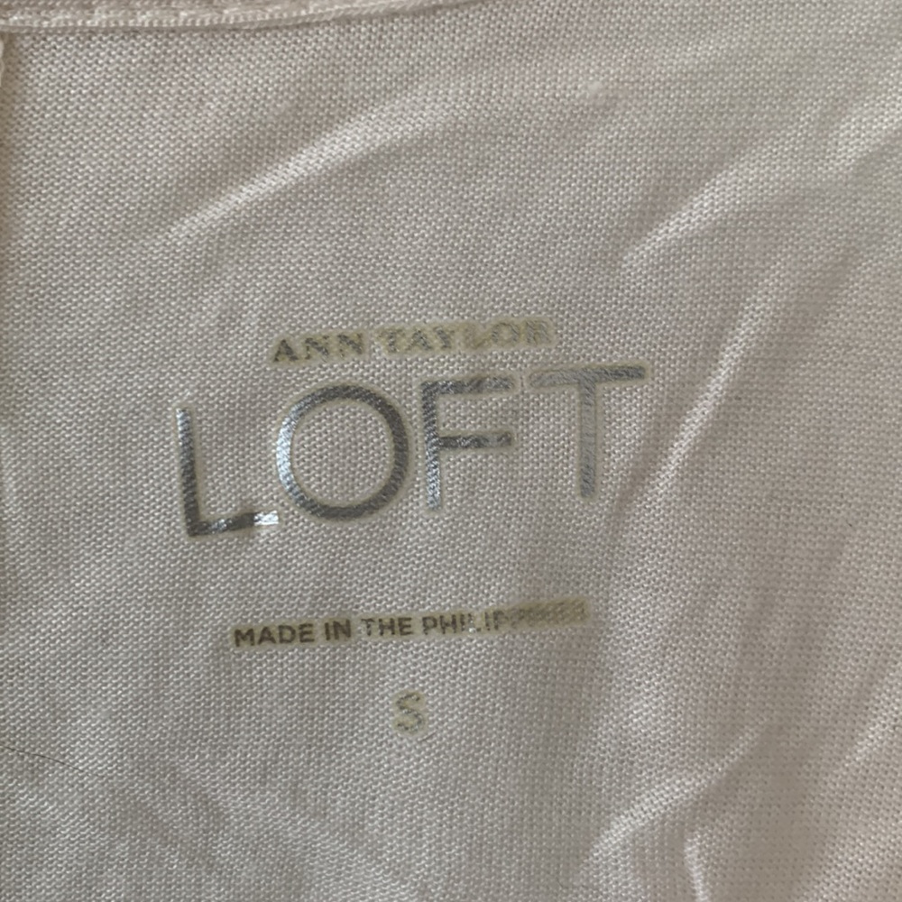 NWT LOFT Ivory Pretzel Twist V-Neckline Short Sleeves Sheer Top Size S - Picture 3 of 15